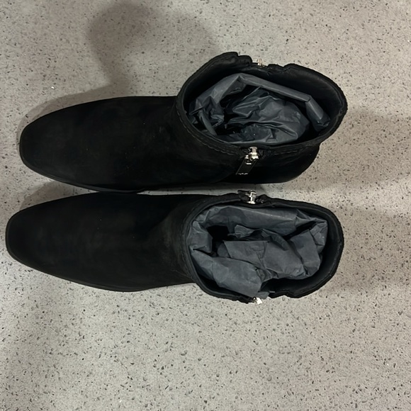 Aquatalia black suede booties with 2 side zippers.  Size 7.  In box, never worn - Picture 4 of 9